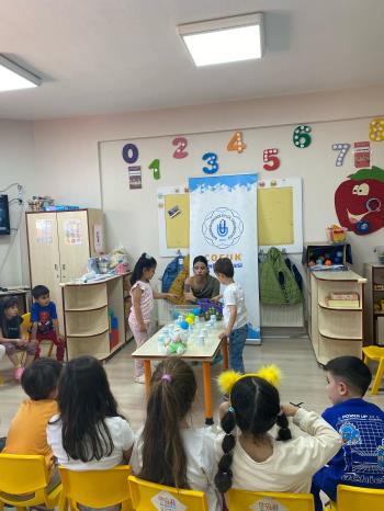 Minik Ellerle Büyük Desenler: Örüntü Oluşturma Etkinliği Renk Kattı