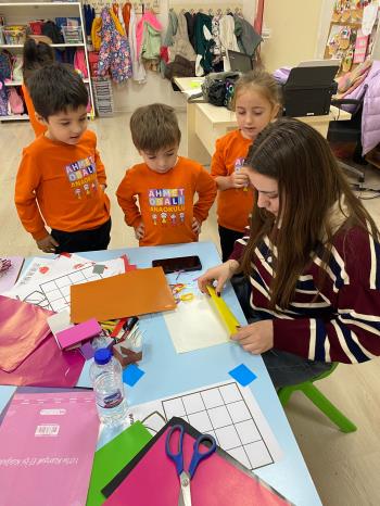 Kare Kes, Yapıştır, Öğren!
