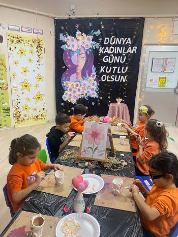 Miniklerin Dünya Kadınlar Günü Coşkusu