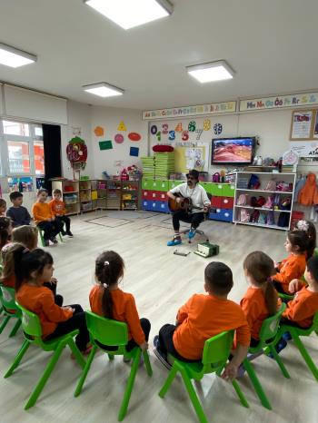 Masalcı Amca’dan Miniklere Müzikli Masal Keyfi